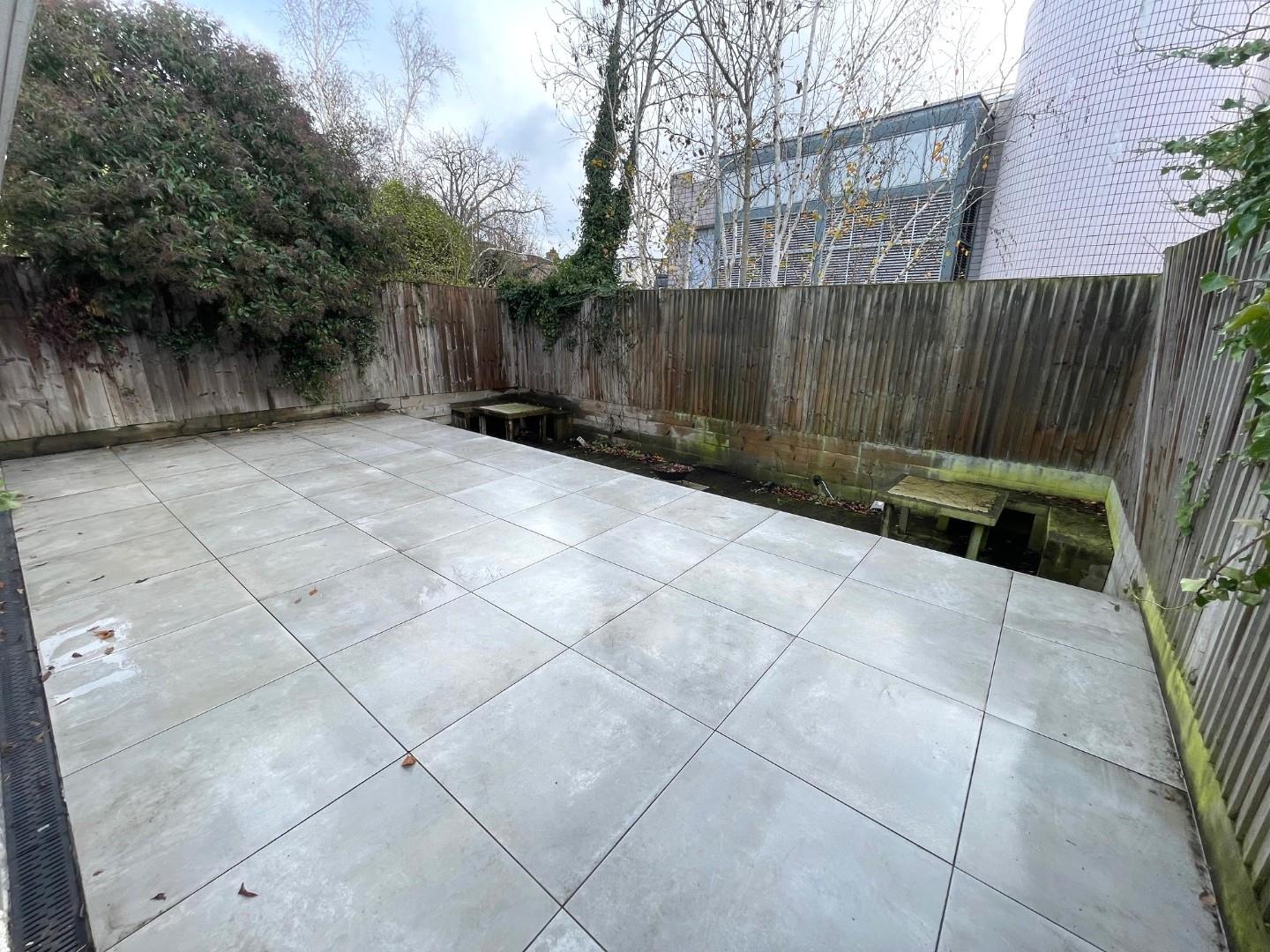 Goodwyn Avenue, Mill Hill